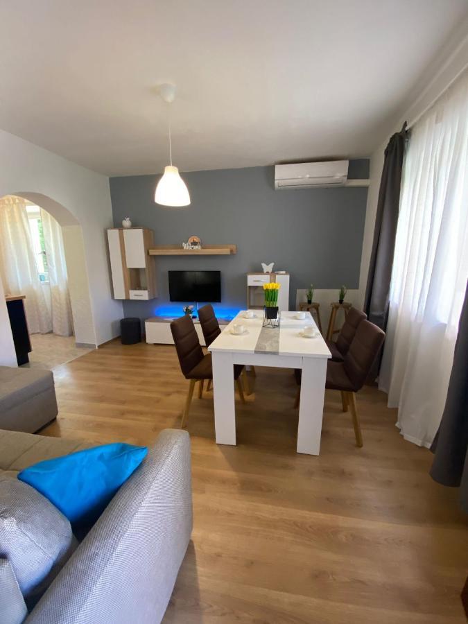 Apartment Dora ซาดาร์ ภายนอก รูปภาพ